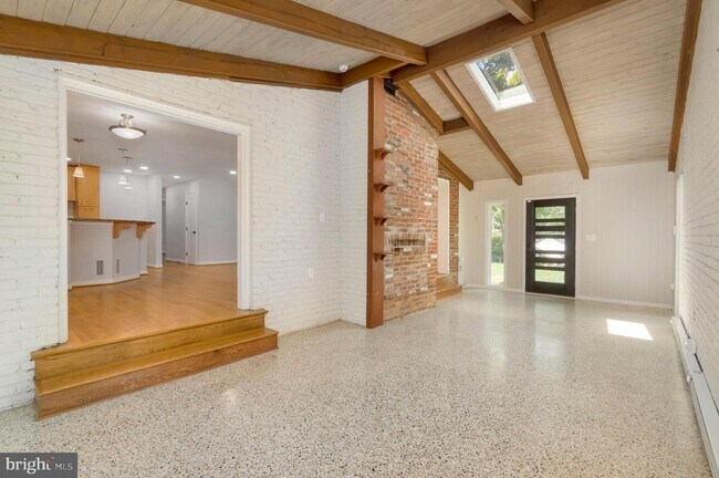 Building Photo - 7609 Woodridge Cir