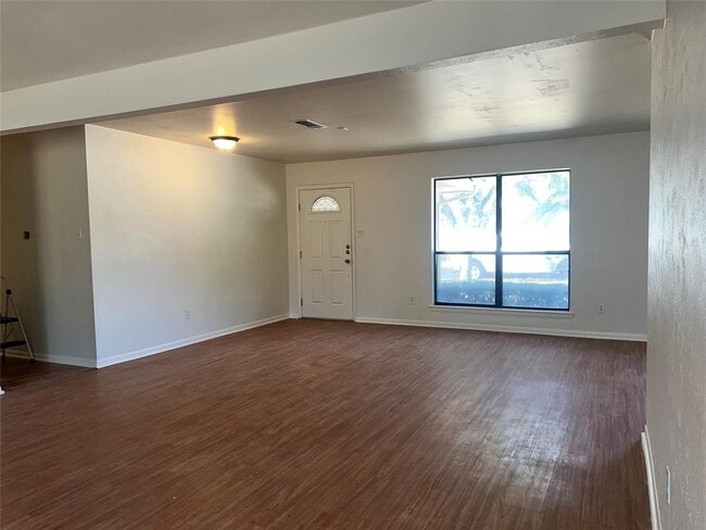 Building Photo - 104 Tallwood Dr