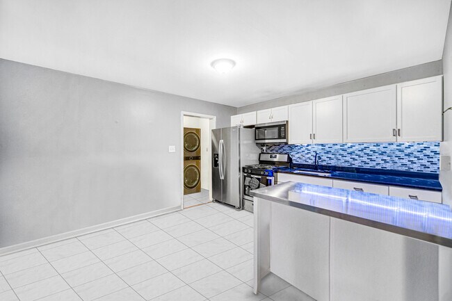 Foto del edificio - 2025 E 223rd St