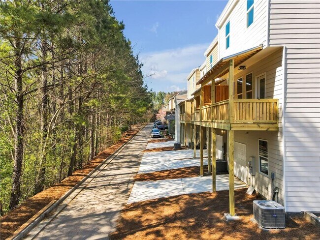 Building Photo - 199 Riverstone Commons Circle