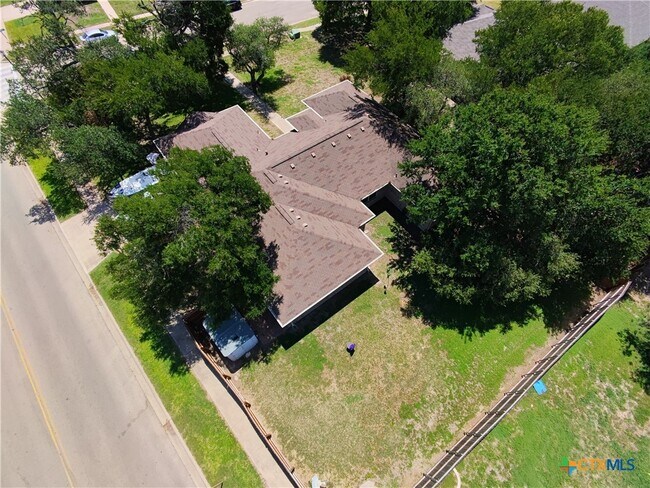 Foto del edificio - 5601 Hunters Ridge Trail