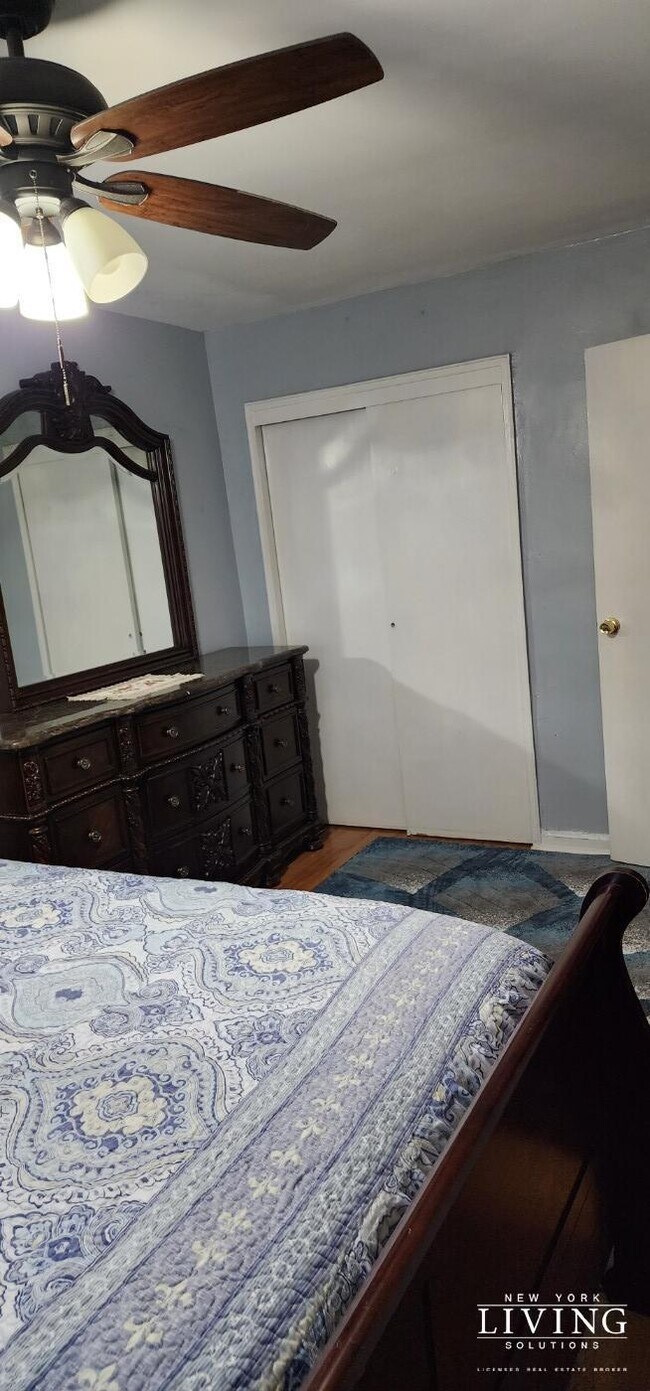 Building Photo - Furnished 6-12 months Entry-Level, Huge be...