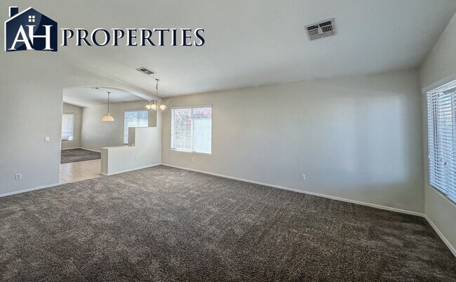Foto del edificio - Beautiful 4 Bedroom Fletcher Heights Home