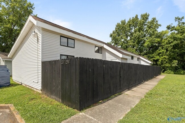 Building Photo - 3704 Squaw Valley Dr SW