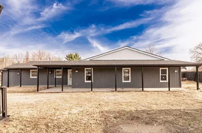 Foto del edificio - Huge Renovated Home in Rolling Hills!