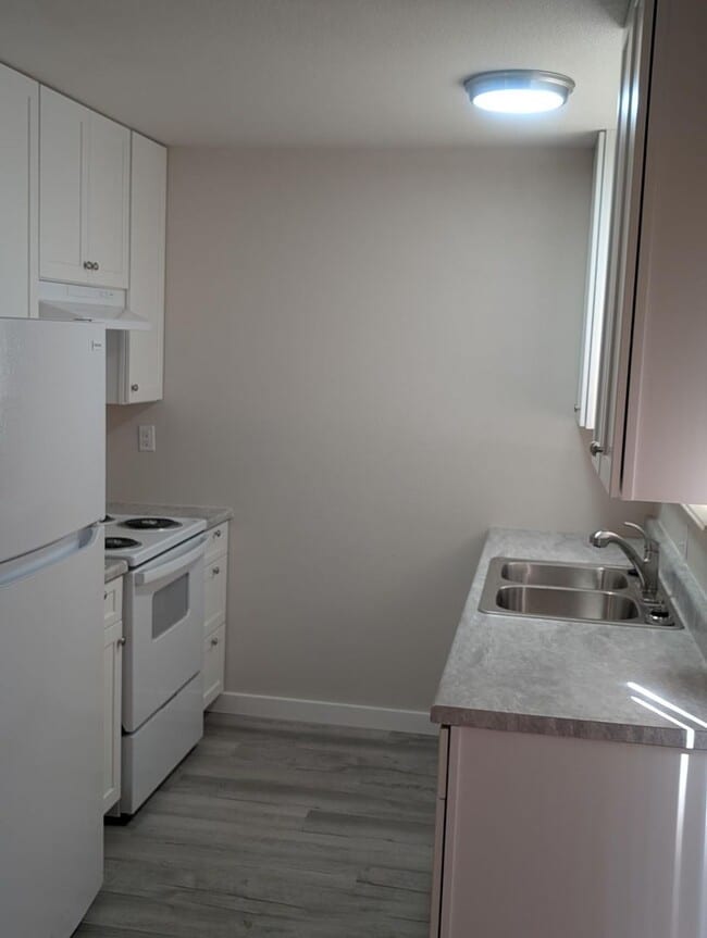 Building Photo - 1125 Delphinium D