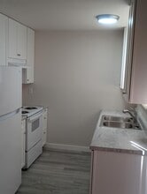 Building Photo - 1125 Delphinium D