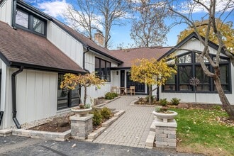 Building Photo - 15160 W Oak Spring Rd