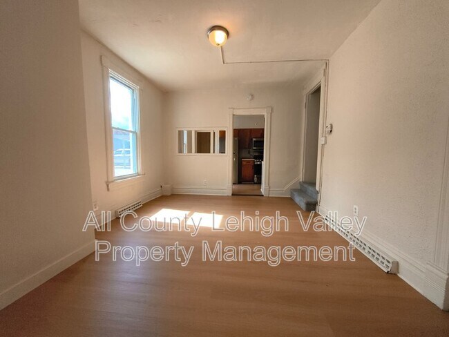 Building Photo - 1141 Emmett St