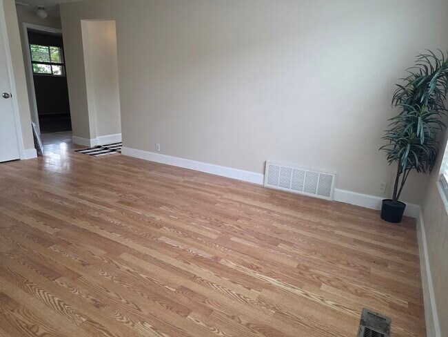Foto del edificio - 3760 S Redmaple Rd