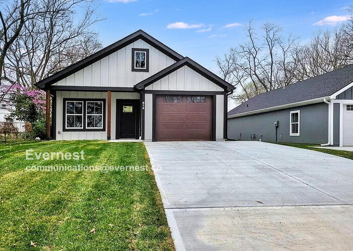 Foto principal - Lovely 3-Bedroom Home in a Peaceful Neighb...