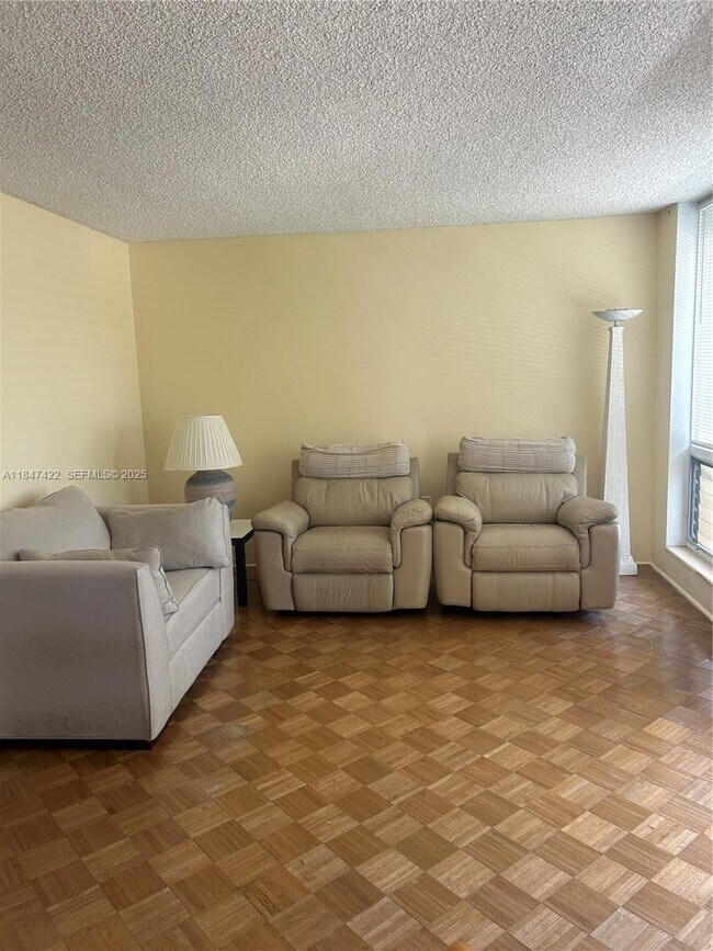 Foto del edificio - 2400 NE 9th St