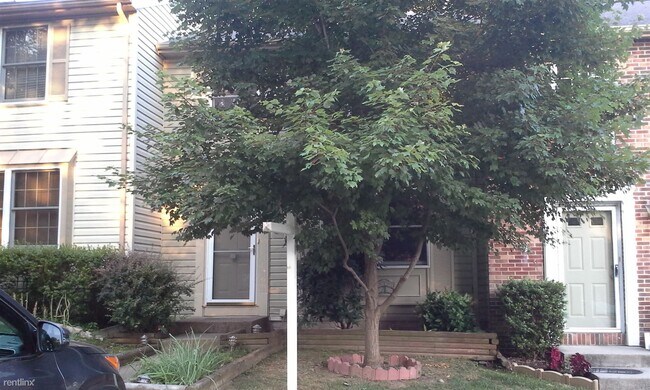 Building Photo - 4 br, 3.5 bath Townhome - 8073 Donegal Lane