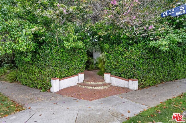 Foto del edificio - 902 S Highland Ave