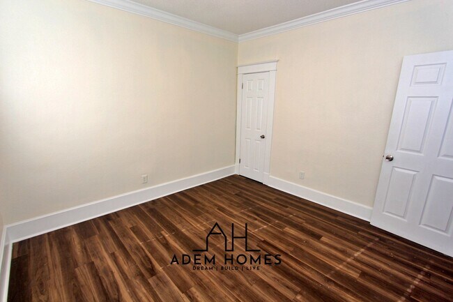 Building Photo - Beautiful Brick Home Minutes from Midtown,...