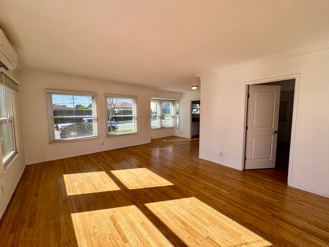 Building Photo - 6122 S Fairfax Ave