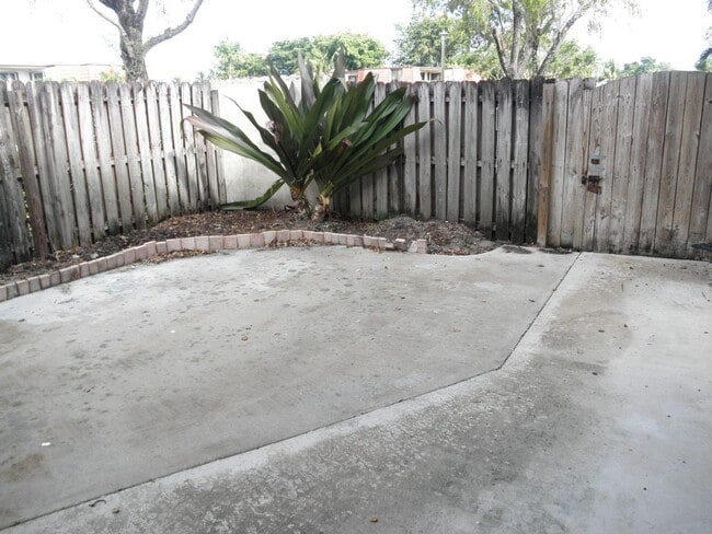 Building Photo - SOMERSET