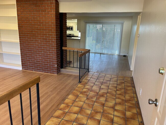 Building Photo - Highly Sought Somerset Highlands Beautiful Home