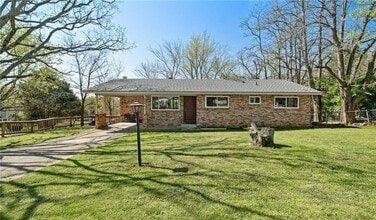 Building Photo - 1737 E 5th St