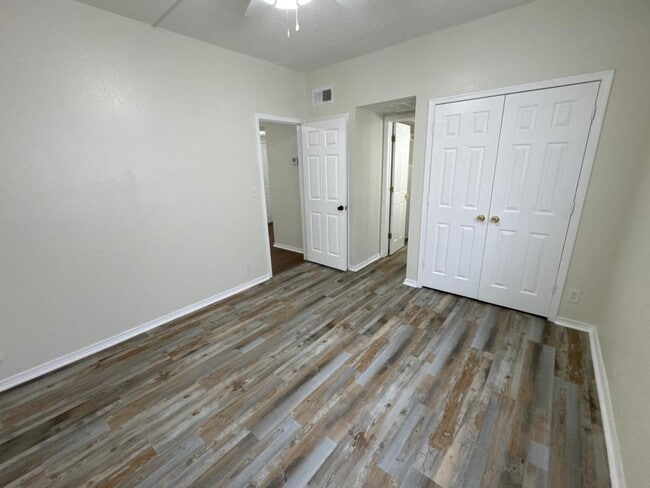 Building Photo - 103 E Central Ave