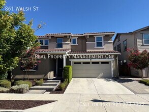 Building Photo - 861 Walsh St