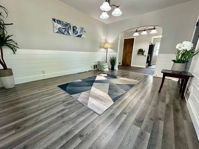 Building Photo - 3 bed, 1 bath home for rent in Waterloo