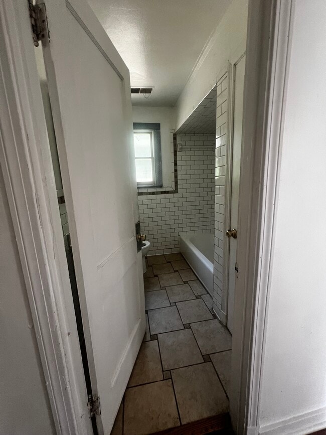 Building Photo - 944 Alice Ave