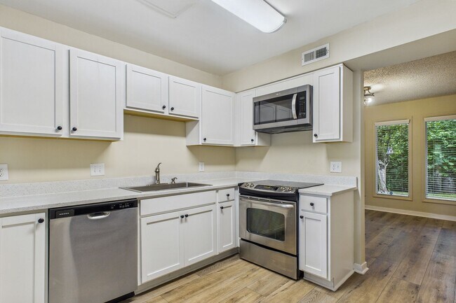Foto del edificio - Charming 3-Bedroom Townhome in Sunset Woods
