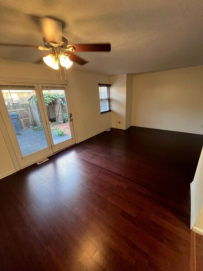 Building Photo - Three Bedroom in West Chester!
