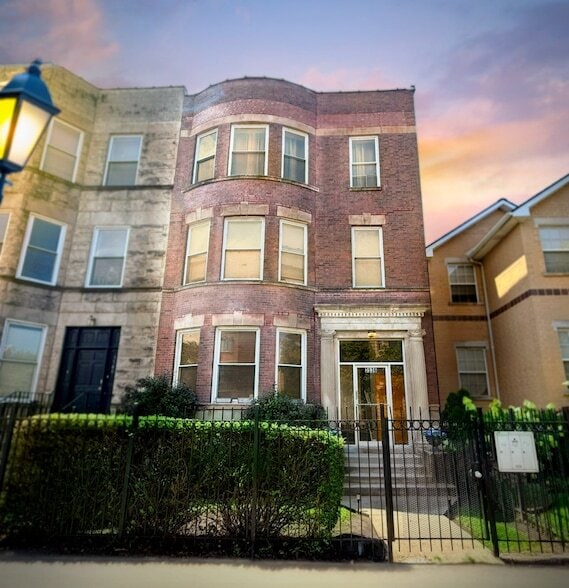 Building Photo - 3536 S Prairie Ave