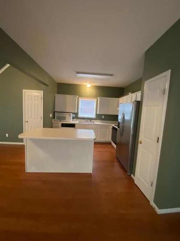 Building Photo - 1015 River Isle Cove