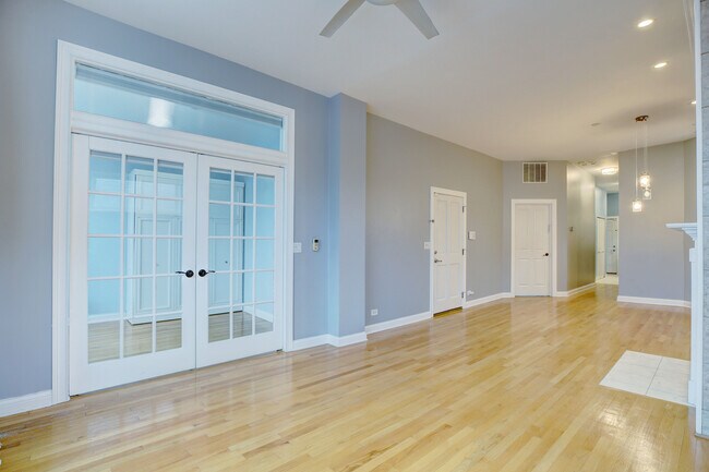 Foto del edificio - 1727 N Clybourn Ave