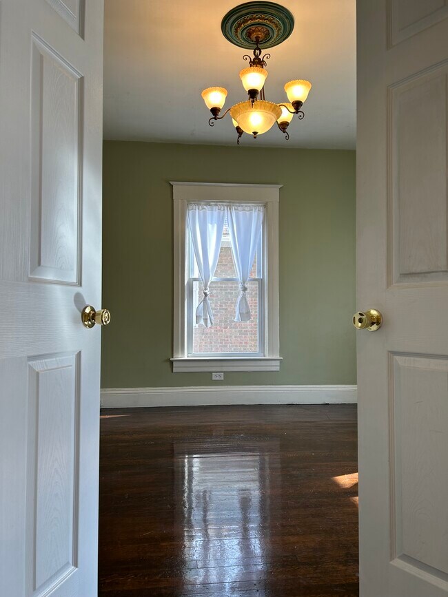 Foto del edificio - 503 W Allen St