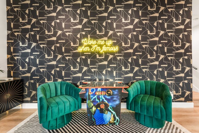 Foto del edificio - 1400 N Orange Dr