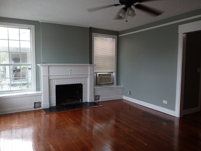 Foto del edificio - 2227 W Woodlawn Ave