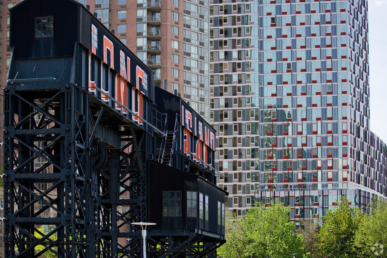 Hunter's Point South Commons Apartments Long Island City, NY