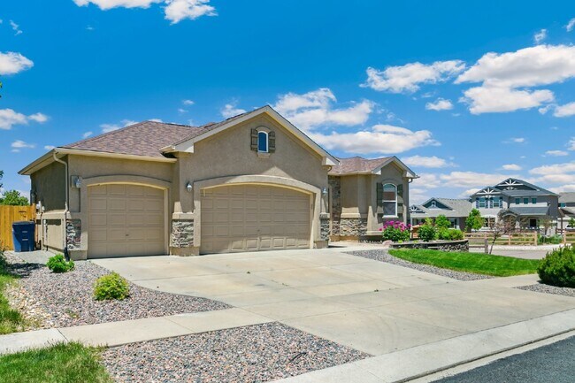 Building Photo - "Spacious 5-Bedroom Main Level Primary wit...