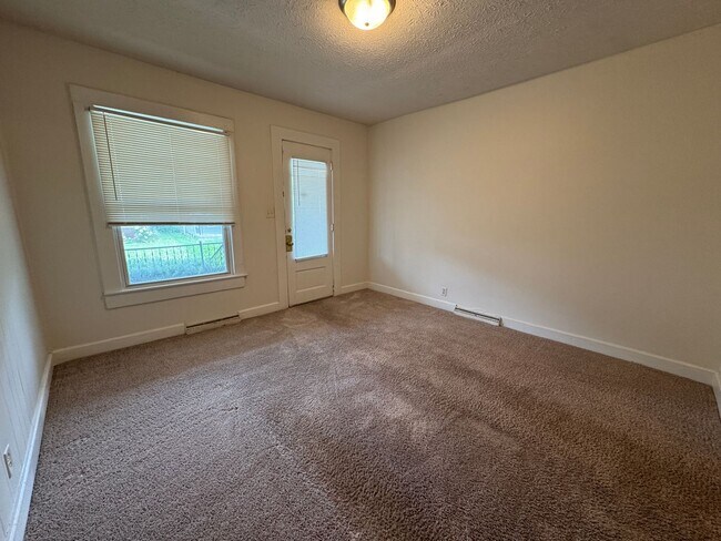 Building Photo - 2346 Coyner Ave