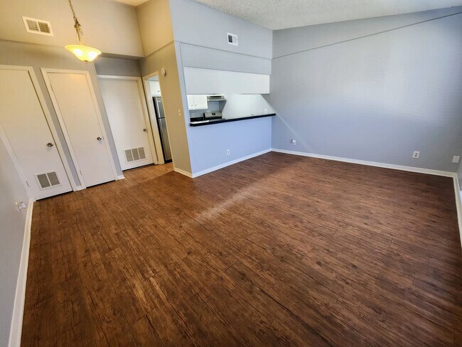 Foto del edificio - 608 W 51st St