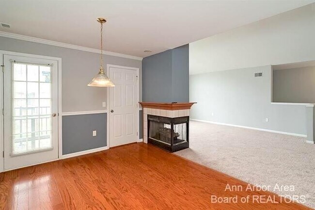 Foto del edificio - 3217 Primrose Ln