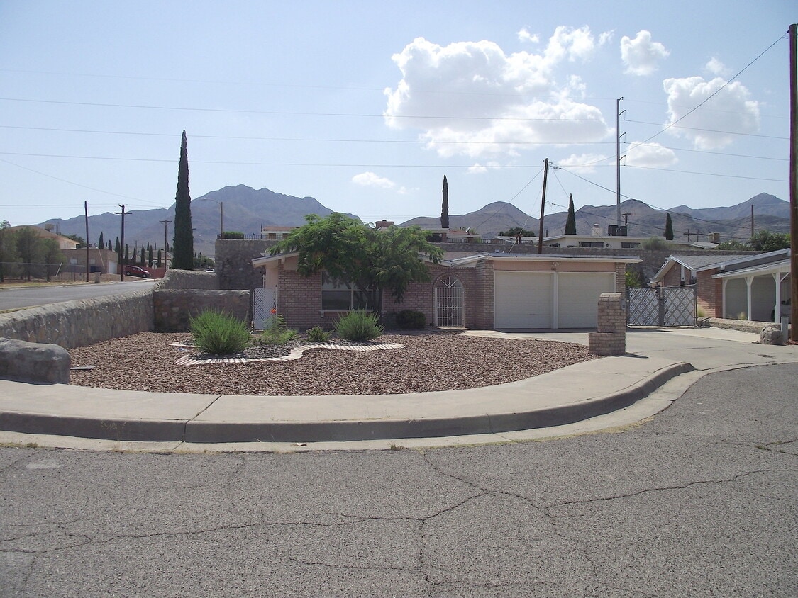 Primary Photo - Northeast El Paso 3 Bed Refrig A/C w/Mount...