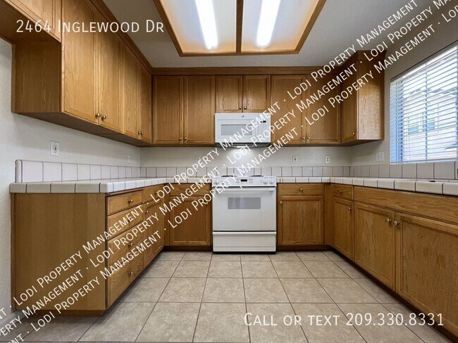 Building Photo - Single Story 3 Bedroom Home