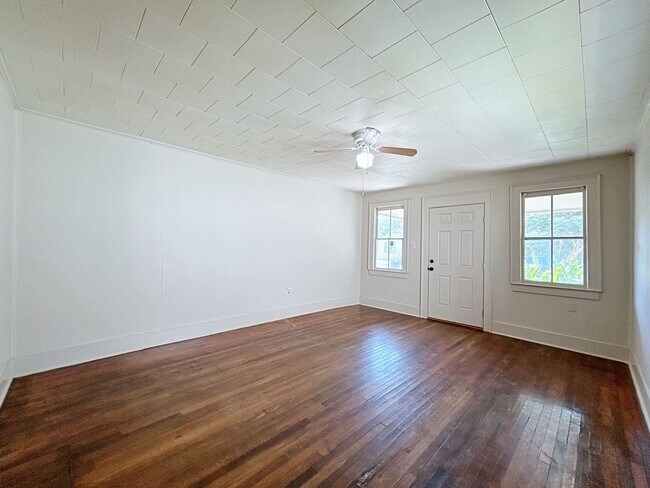 Foto del edificio - 2 Bedroom House near LSU for rent.