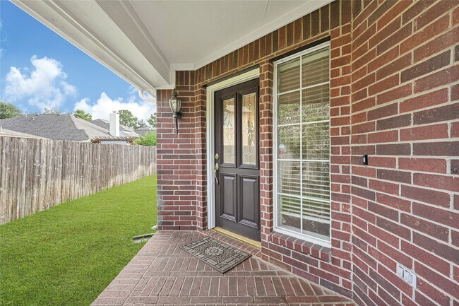 Foto del edificio - 2311 Falcon Knoll Ln