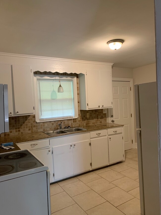 Kitchen 2 - 2720 Parkway Ave