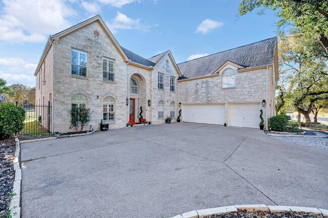 Building Photo - 2123 Hilton Head Dr