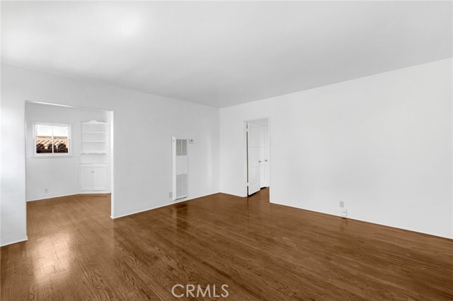 Foto del edificio - 1367 N Mentor Ave