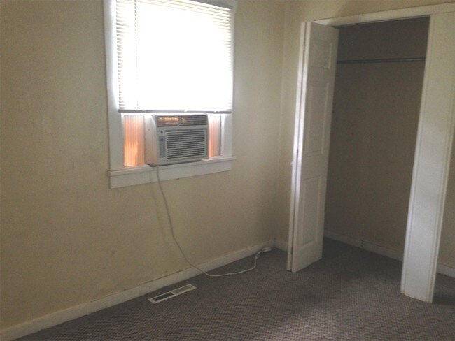 Building Photo - 3204-3208 S 540 E