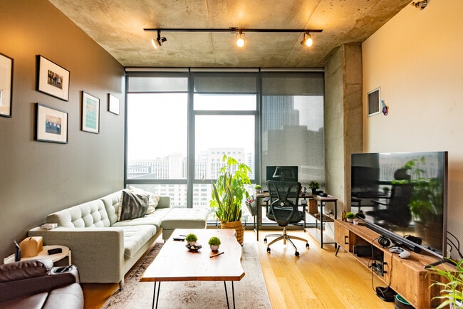Building Photo - 235 W Van Buren St