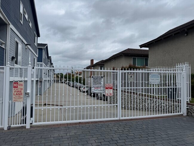 Foto del edificio - 17042 Downey Ave